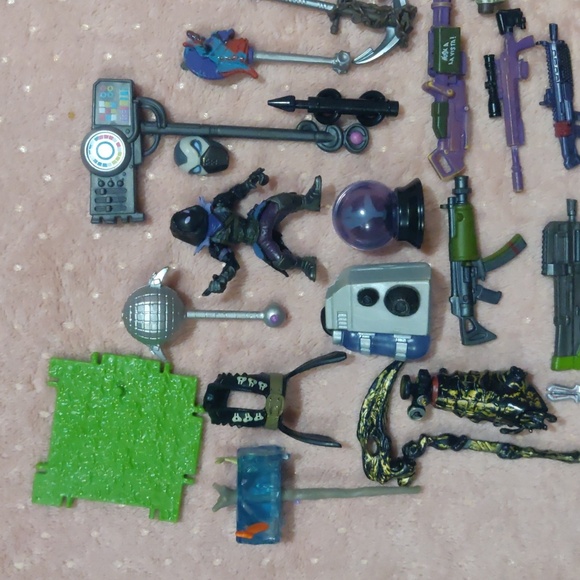Fortnight Figure And Weapons - Picture 4 of 11